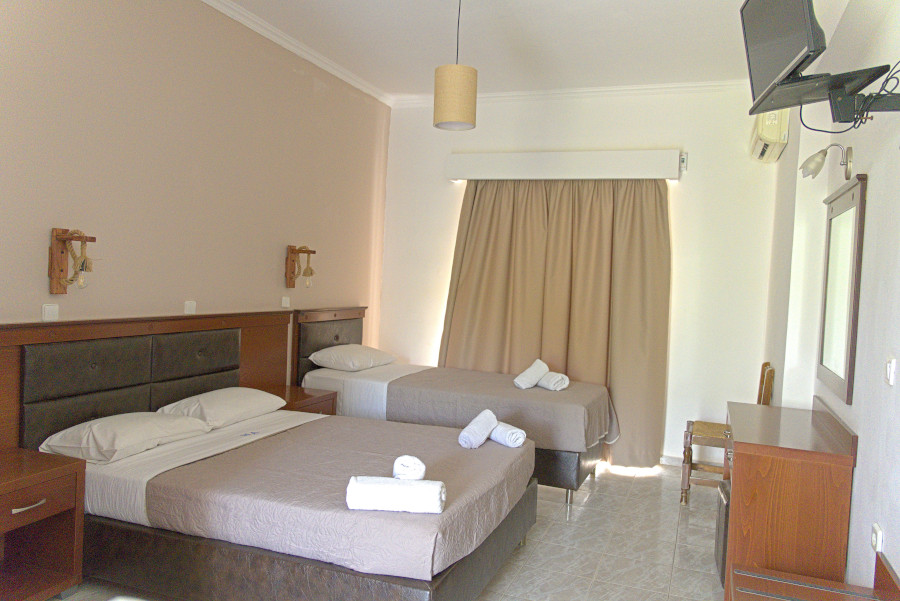 Amoudi Hotel Triple Studio